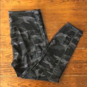 Athleta Ultimate Stash Pocket Camo 7/8